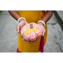 Load image into Gallery viewer, Saree Pumpkin
