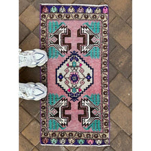 Load image into Gallery viewer, Small Vintage Turkish Rug (11)
