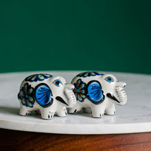 Load image into Gallery viewer, Elephant Salt &amp; Pepper Shakers - Set
