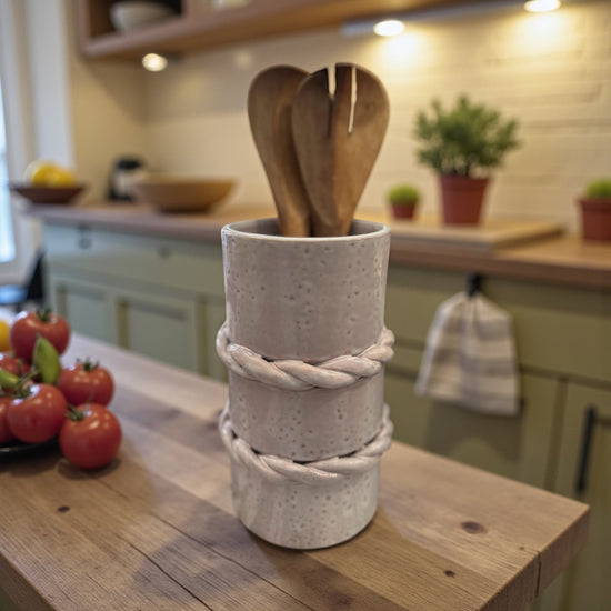 Ziri Ceramic Holder in Vintage White