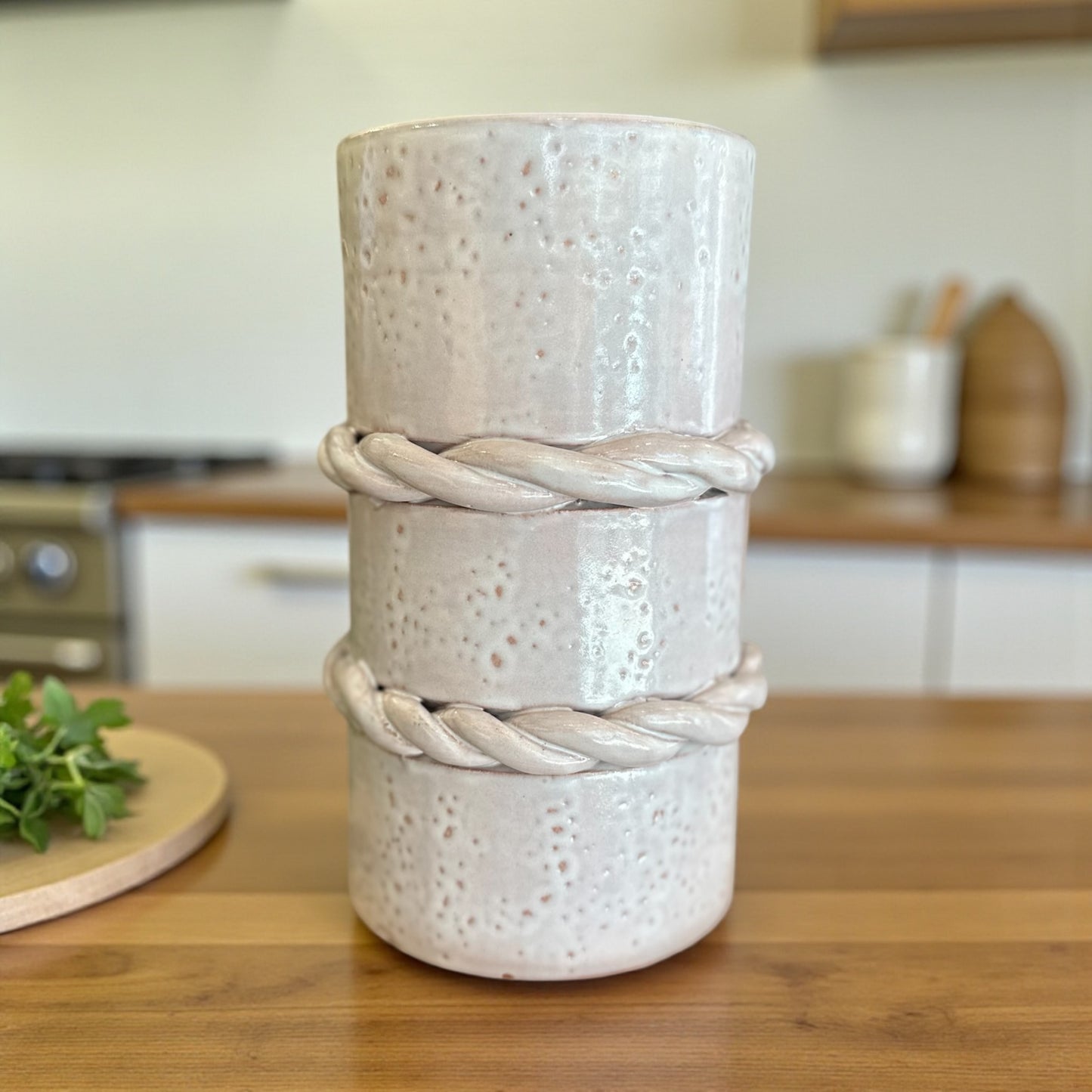 Ziri Ceramic Holder in Vintage White