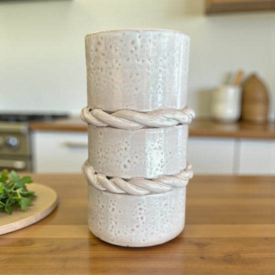 Ziri Ceramic Holder in Vintage White