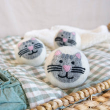 Load image into Gallery viewer, Grey Tabby Cats Dryer Balls
