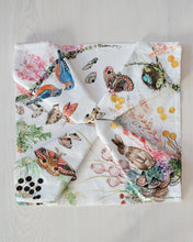 Load image into Gallery viewer, Napkin Set of 4- Full Bloom
