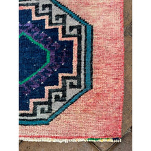 Load image into Gallery viewer, Small Vintage Turkish Rug (15)
