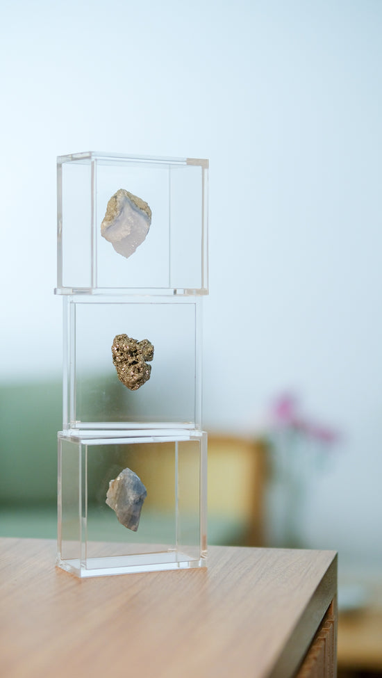 Petit Frame — Natural Stone in Acrylic