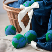 Load image into Gallery viewer, Mama Earth Eco Dryer Balls
